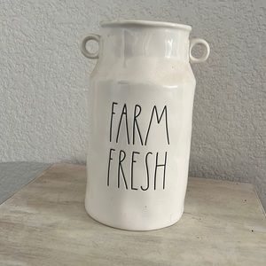 BNWT Rae Dunn Farm Fresh Vase
